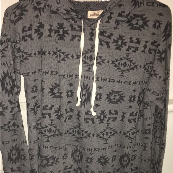 Light weight sweater with a hood - Picture 1 of 2